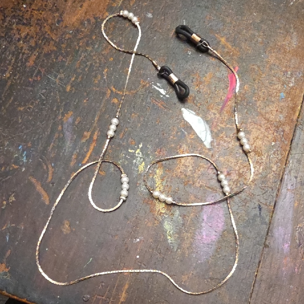 Vintage Gold Pearl Chain Eye Glasses Holder
